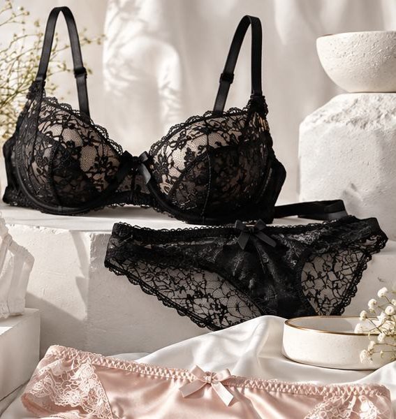 Noir Lace Balconette Set